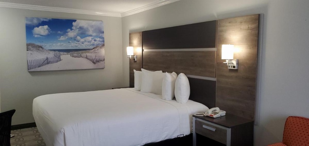 Ambassador Inn and Suites Image 10