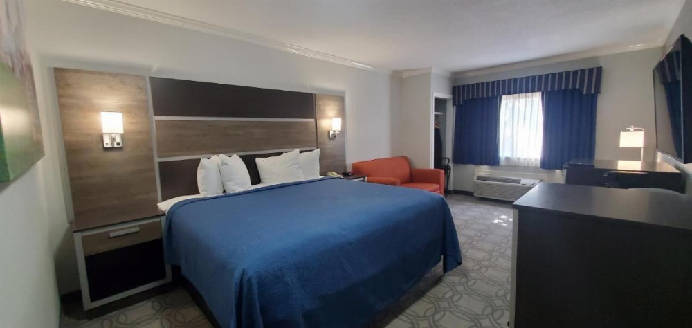 Ambassador Inn and Suites Image 21