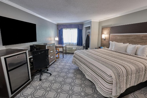 Ambassador Inn and Suites image 3