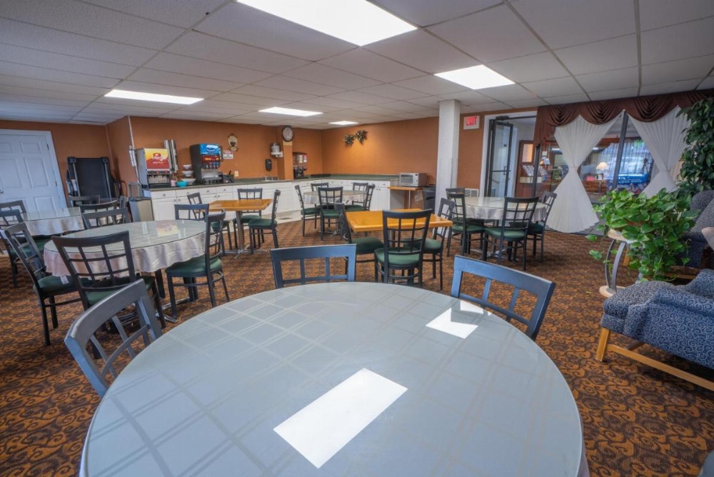 Ambassador Inn and Suites Image 31