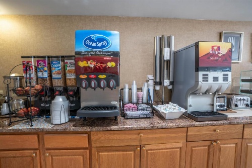 Ambassador Inn and Suites image 32