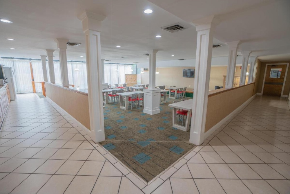 Ambassador Inn and Suites Image 35
