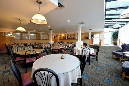 Ambassador Inn and Suites image 37