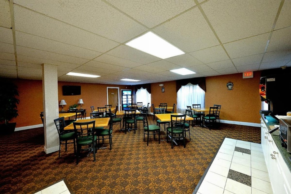 Ambassador Inn and Suites Image 38