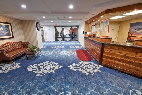 Ambassador Inn and Suites image 5