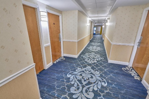 Ambassador Inn and Suites image 8